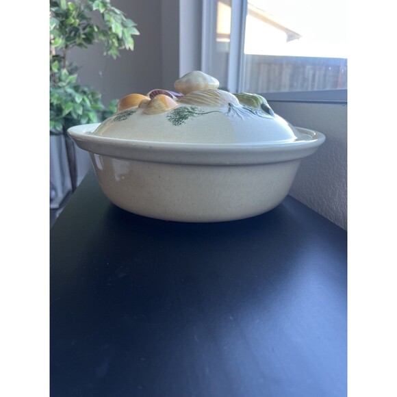Vintage Los Angeles Potteries 1971 USA Cream Vegetable Lidded Casserole Dish - Picture 2 of 11